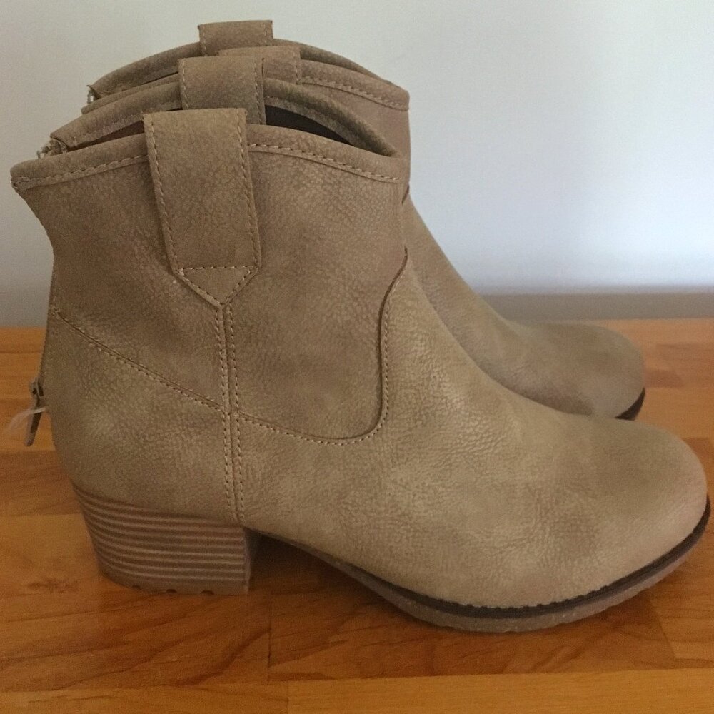 Born of Concept BOC Tan Booties Size 6.5 BRAND NEW